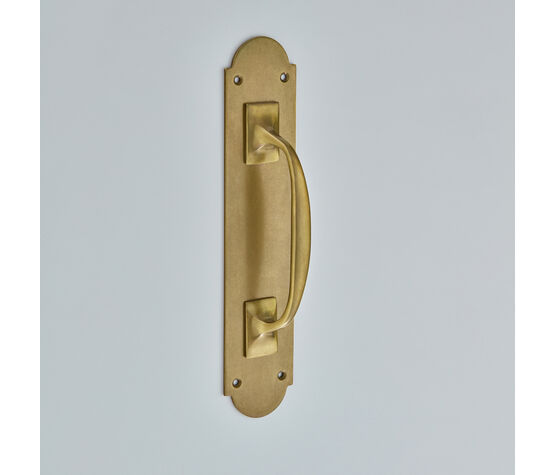Croft Pull Handle On Shaped Plate