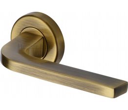 Marcus Bellagio Lever Handle