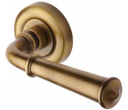 Marcus Colonial Lever Handle