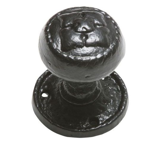 Kirkpatrick Embossed Decorative Knobset Round Plate