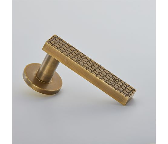 Croft Croc Lever Handle On Covered Rose