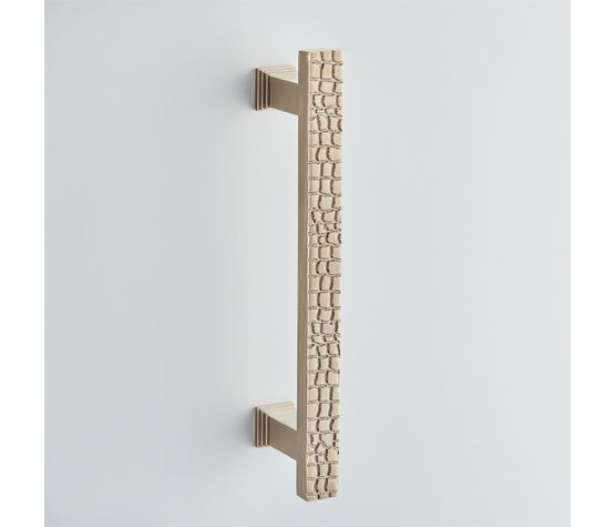 Croft Croc Pull Handle