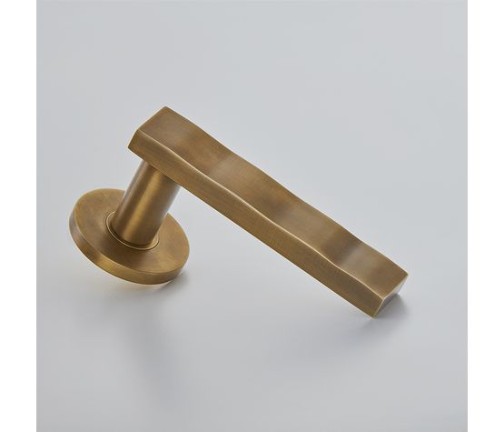 Croft Wave Lever Handle On Covered Rose